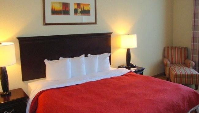 Hotel Country & By Radisson, Petersburg, Va