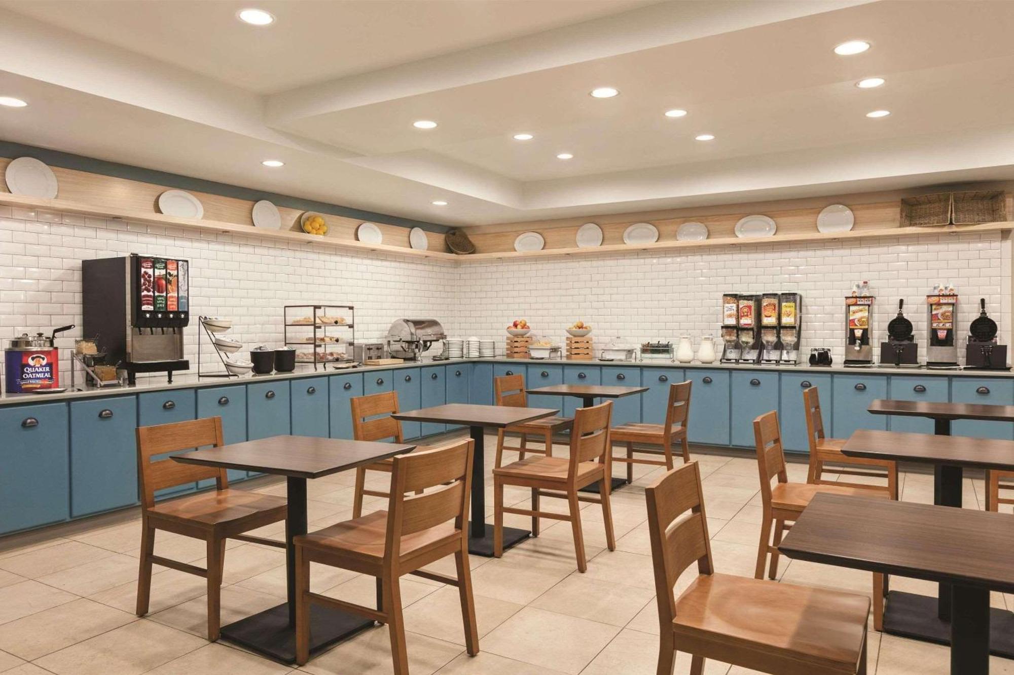 Hotel Country & By Radisson, Petersburg, Va 3*
